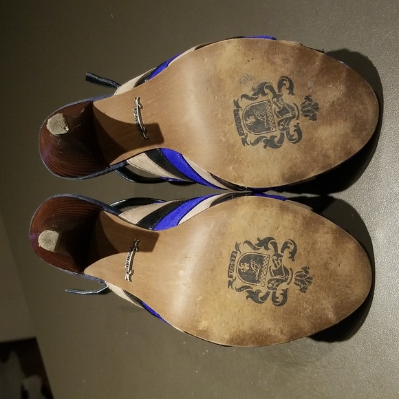 Fergie size 6.5 Navy and grey sling back - Picture 3 of 5